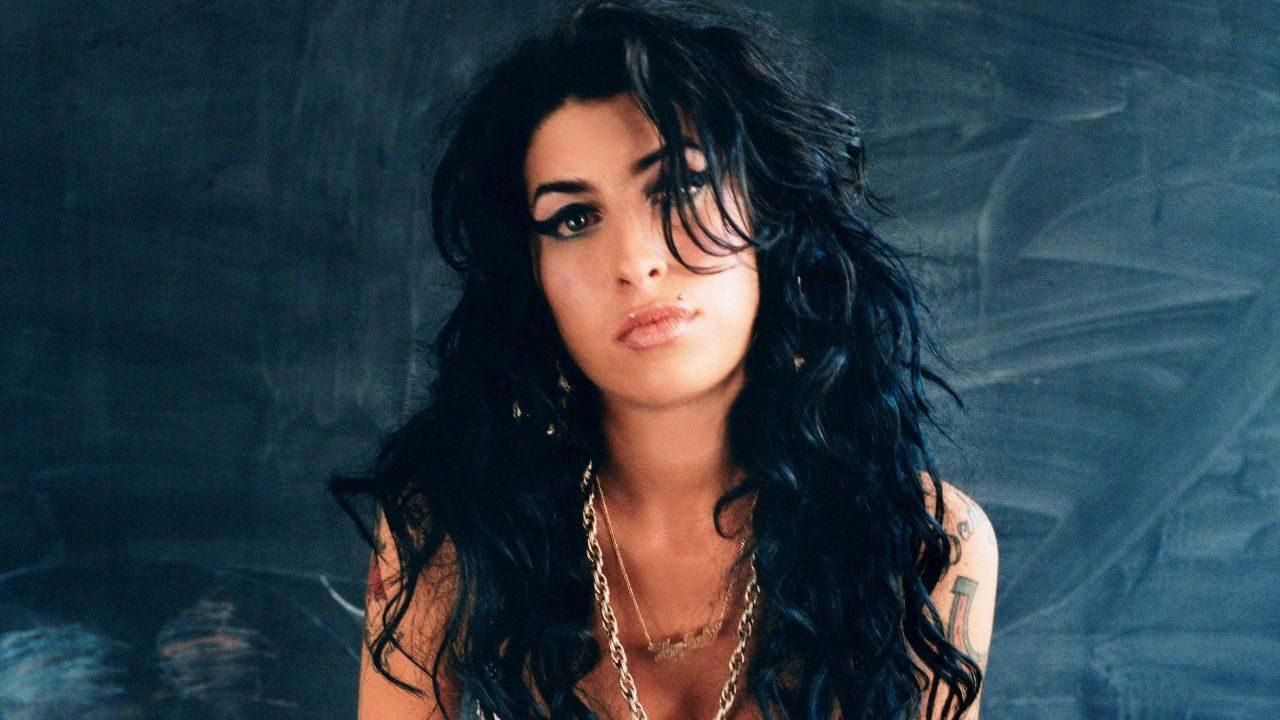 Photo from Amy Winehouse's memorial gallery